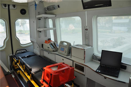 荥阳市救护车内部